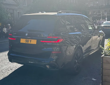 UK Number Plate 98 Y on a 2024 Black BMW X7 Xdrive40d M Sport Mhev Auto