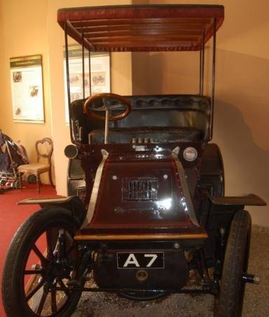 UK Number Plate A 7 on a 1900 RED Daimler A3at
