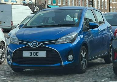 UK Number Plate B 88 on a 2014 Blue Toyota Yaris
