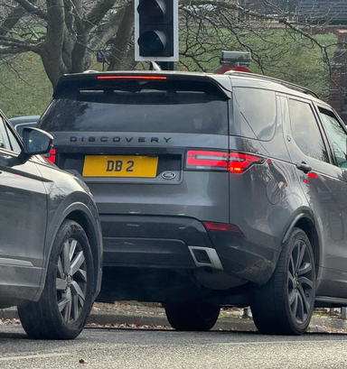 UK Number Plate DB 2 on a 2018 Grey Land Rover Discovery