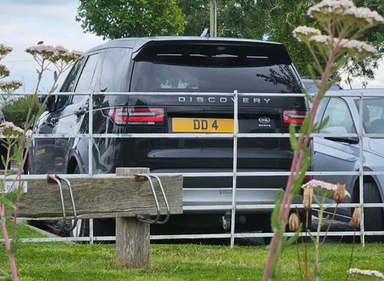 UK Number Plate DD 4 on a 2020 Black Land Rover Discovery Hse Sd6 Auto