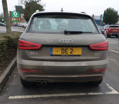 UK Number Plate DE 2 on a 2014 Brown Audi Q3