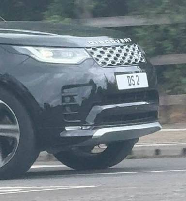 UK Number Plate DS 2 on a 2025 Black Land Rover Discovery Metro Ed D Mhev A