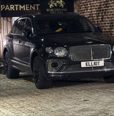 UK Number Plate ELL 10T on a 2020 Black Bentley Bentayga