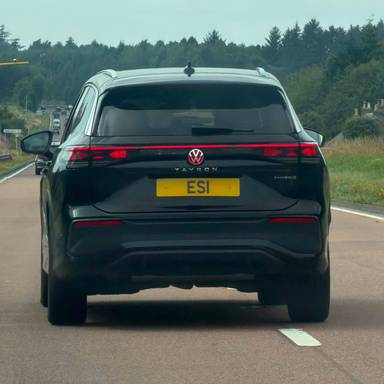 UK Number Plate ES 1 on a 2025 Black Volkswagen Tayron Match Tsi Phev S-A
