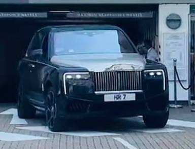 UK Number Plate HR 7 on a 2019 Black Rolls Royce Cullinan V12 Auto