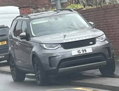 UK Number Plate IG 99 on a Grey Land Rover Discovery Se D Mhev Auto