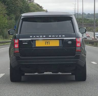 UK Number Plate IY 1 on a 2015 Black Land Rover Range Rover