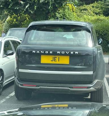 UK Number Plate JE 1 on a 2024 Green Land Rover Range Rover