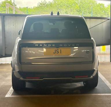 UK Number Plate JS 1 on a 2022 Gold Land Rover Range Rover Se D Mhev Auto