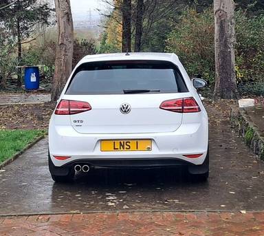 UK Number Plate LNS 1 on a 2016 White Volkswagen Golf