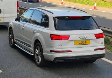 UK Number Plate LOO 1 on a 2017 White Audi Q7