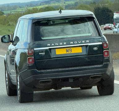 UK Number Plate M 9 on a 2021 Green Land Rover Range Rover Autobio Phev A