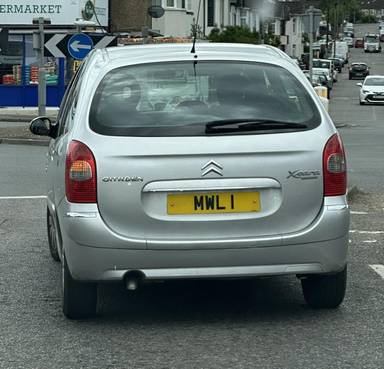 UK Number Plate MWL 1 on a 2018 RED Citroen C4 Picasso