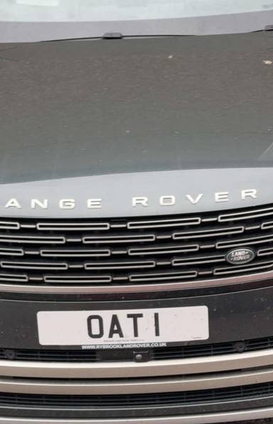 UK Number Plate OAT 1 on a 2022 Green Land Rover Range Rover Se Phev Auto