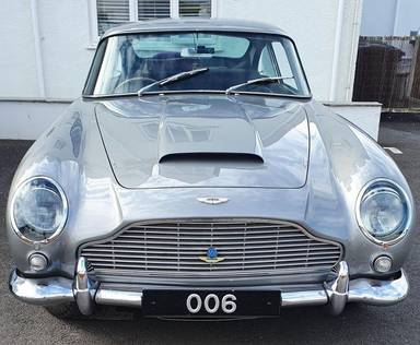 UK Number Plate OO 6 on a 1964 Silver Aston Martin DB5