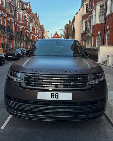 UK Number Plate R 8 on a 2024 Brown Land Rover Range Rover Sv Mhev Auto