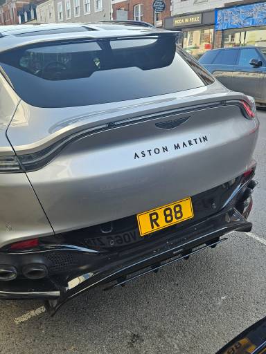 UK Number Plate R 88 on a 2026 Green Land Rover Range Rover Sv Mhev Auto