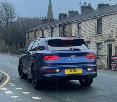 UK Number Plate R 93 on a 2022 Blue Bentley Bentayga V8 Azure Auto