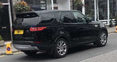 UK Number Plate SB 1 on a 2017 Black Land Rover Discovery