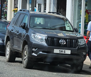 UK Number Plate SM 6 on a 2023 Grey Toyota Land Cruiser