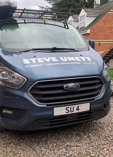 UK Number Plate SU 4 on a 2018 Blue Ford Transit Custom