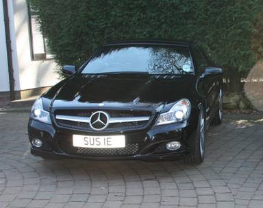 UK Number Plate SUS 1E on a 2008 Black Mercedes SL