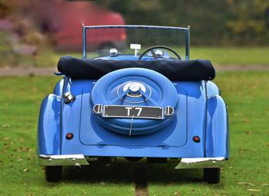 UK Number Plate T 7 on a 1937 Blue Bentley