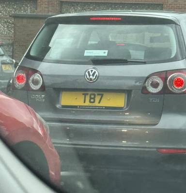 UK Number Plate T 87 on a 2009 Grey Volkswagen Golf