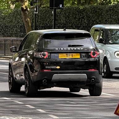UK Number Plate TF 1 on a 2019 Black Land Rover Discovery Sport