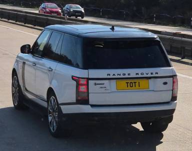 UK Number Plate TOT 1 on a 2015 White Land Rover Range Rover