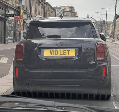 UK Number Plate V10 LET on a 2023 Blue Mini Countryman