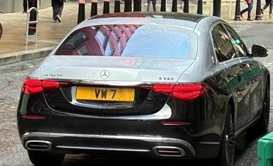 UK Number Plate VW 7 on a 2024 Black Mercedes-Benz S580 Mybch 1st Class Mhev 4m A