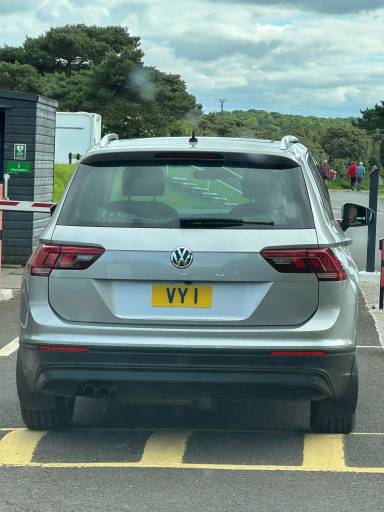 UK Number Plate VY 1 on a 2018 Silver Volkswagen Tiguan